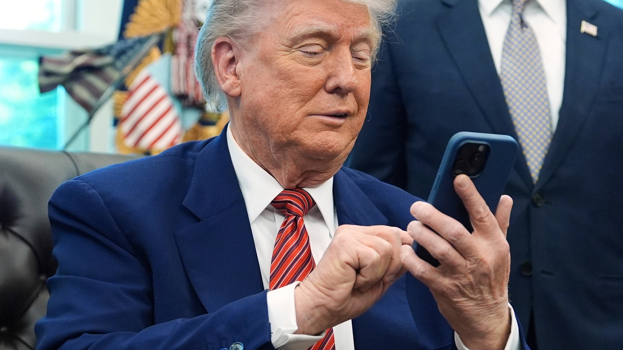 Quién es Russell Vought y por qué el vídeo que Trump ha hecho con su cara e IA causa tanta polémica