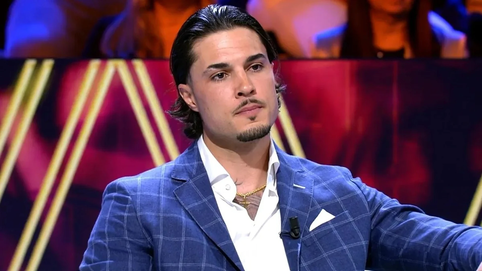 Carlo Costanzia, hijo de Mar Flores