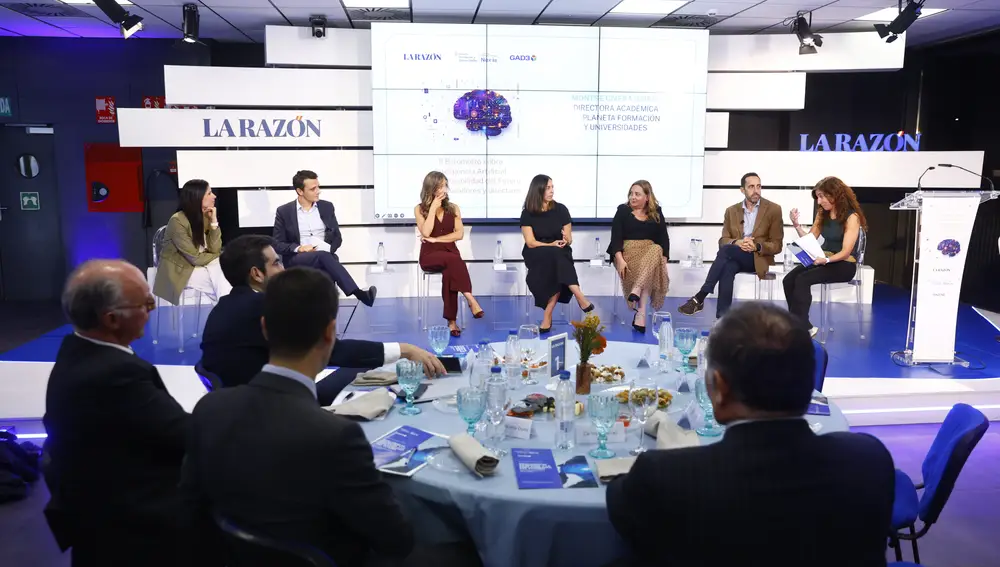 Participantes de la mesa redonda sobre el II Barómetro de IA y Empleabilidad
