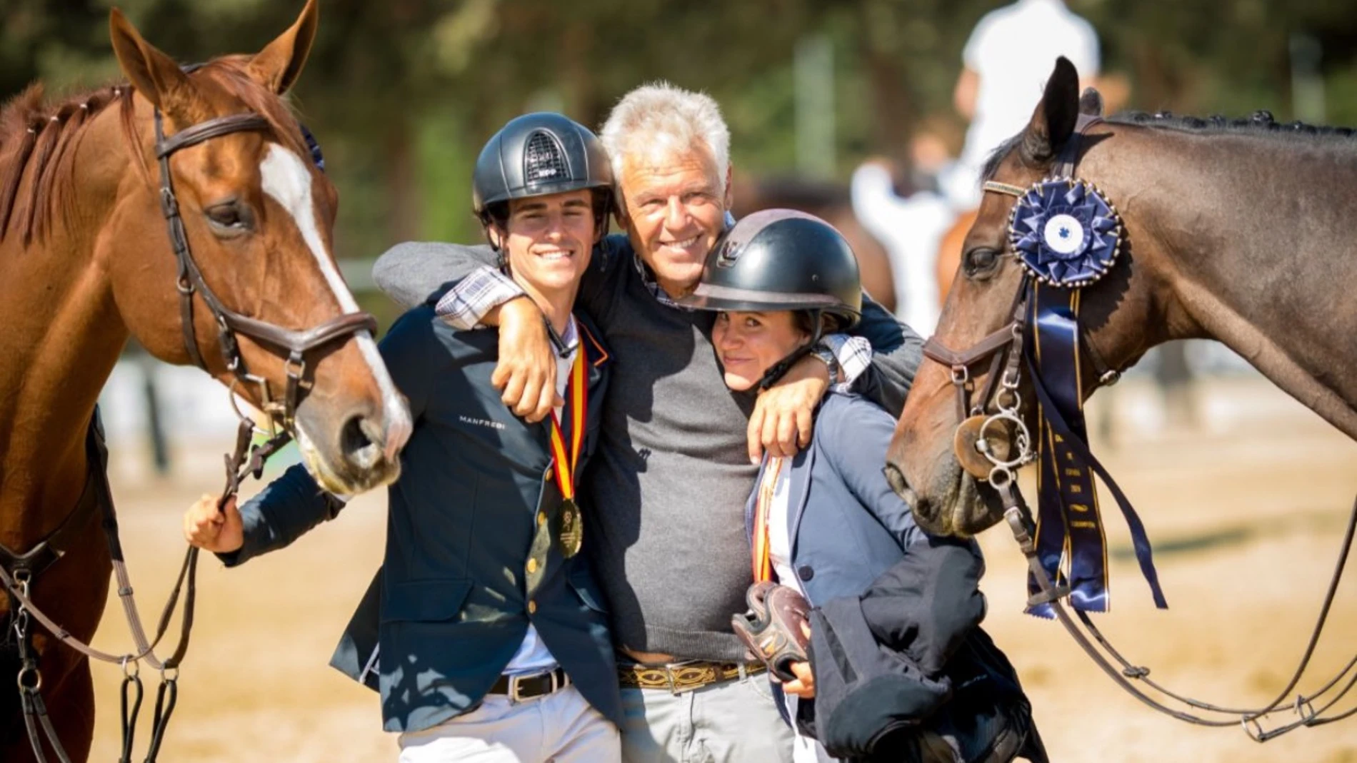 Rafa Ortiz, con sus hijos Luis y Castora