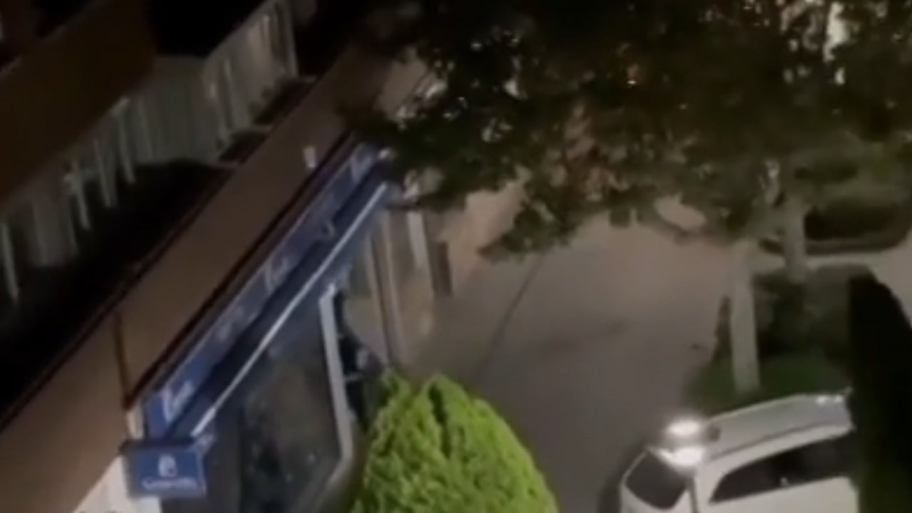 Un alunizaje en Aranda de Duero arrasa una perfumería y causa miles de euros en pérdidas