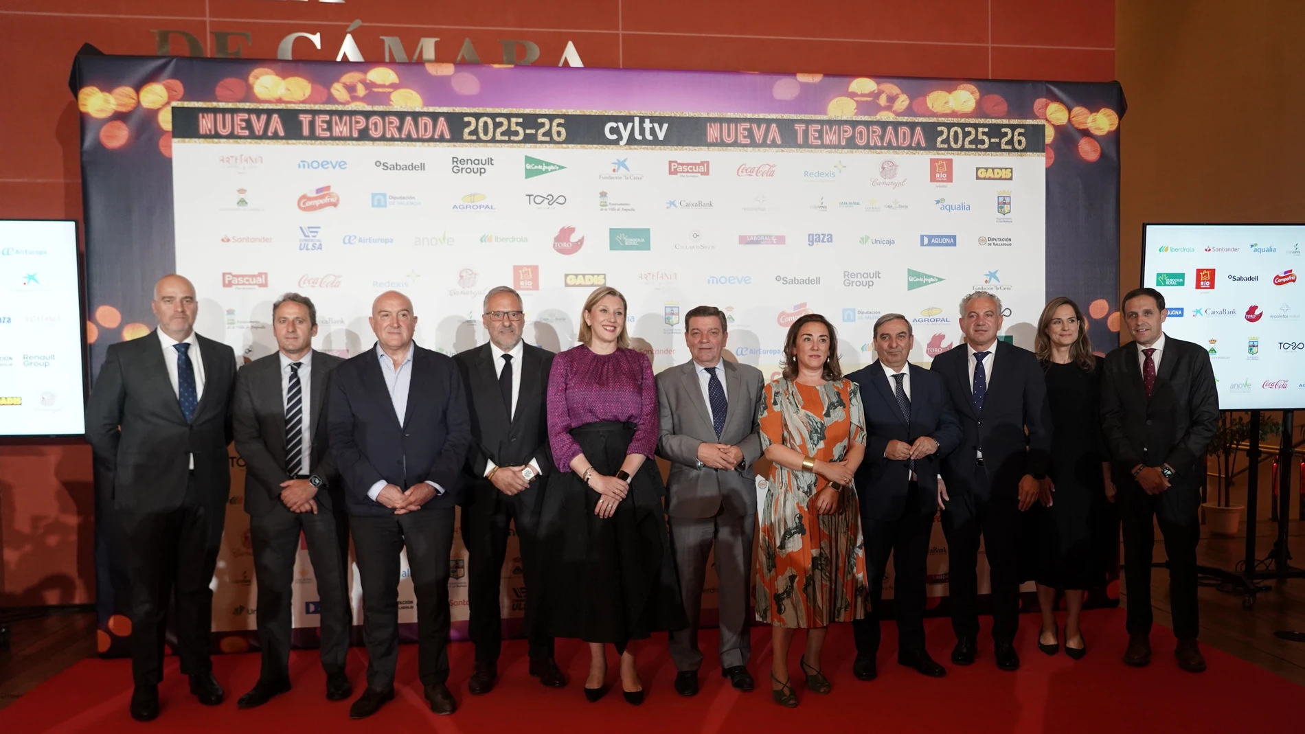 Autoridades en la presentación de CyLTV en Valladolid