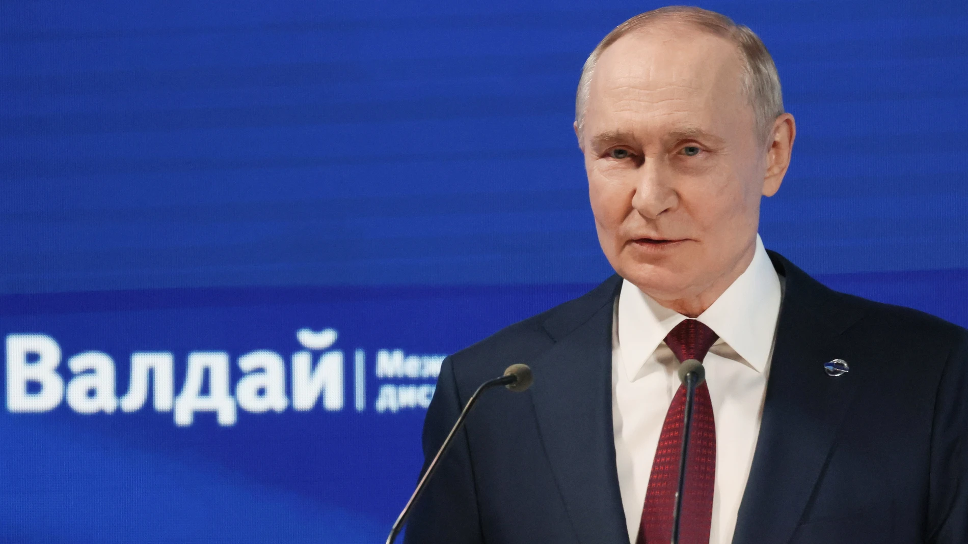 SOCHI (Russian Federation), 02/10/2025.- Russian President Vladimir Putin delivers a speech during a plenary session of the 22nd annual meeting of the Valdai Discussion Club in Sochi, Krasnodar region, Russia, 02 October 2025. (Rusia) EFE/EPA/MIKHAIL METZEL / SPUTNIK / KREMLIN POOL MANDATORY CREDIT