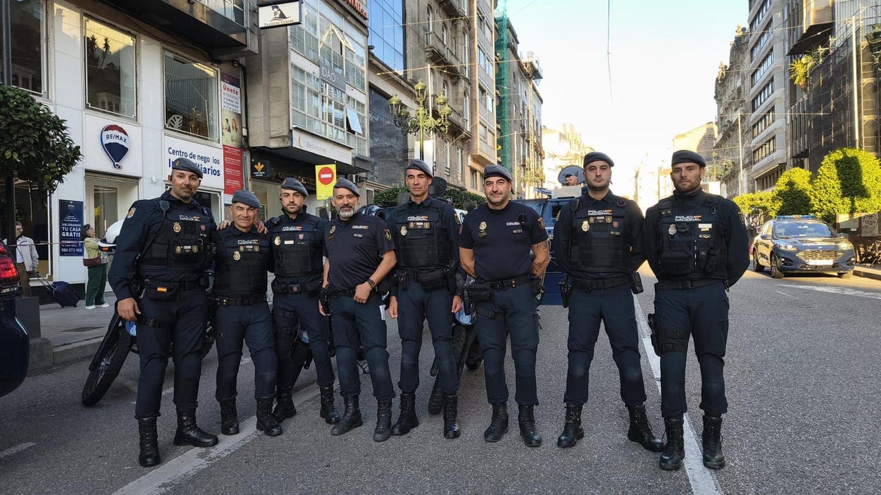 La rápida actuación de la Policía Nacional salva la vida a un ciudadano durante el Día de la Policía en Vigo
