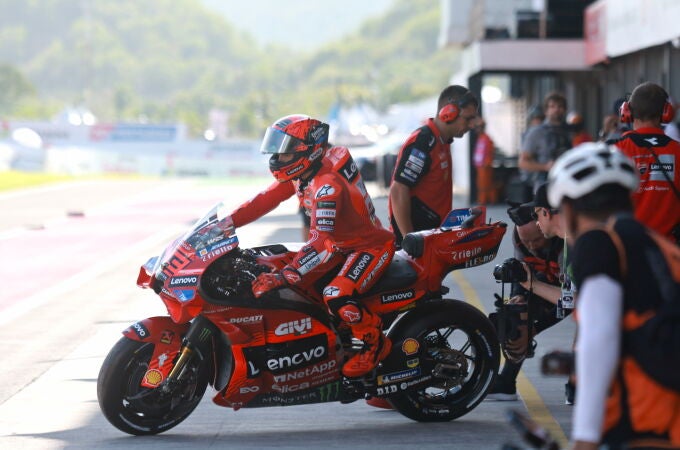 Marc Márquez sale de boxes en Mandalika