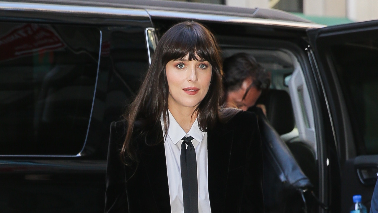 Así es cómo Dakota Johnson se ha convertido en la musa de la generación millennial a sus 36 años