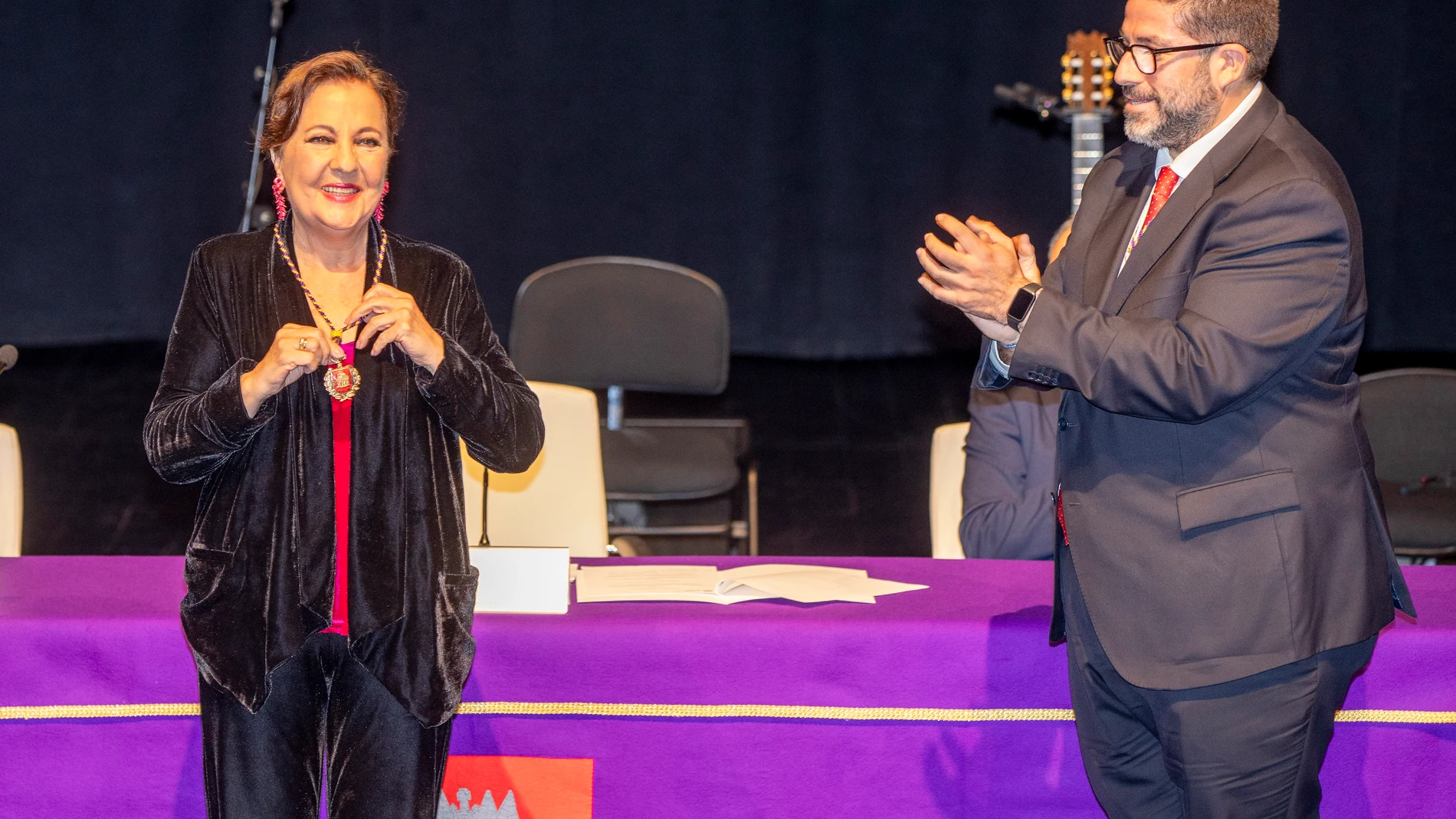 Carmen Linares recibe el título de Hija Adoptiva de Ávila