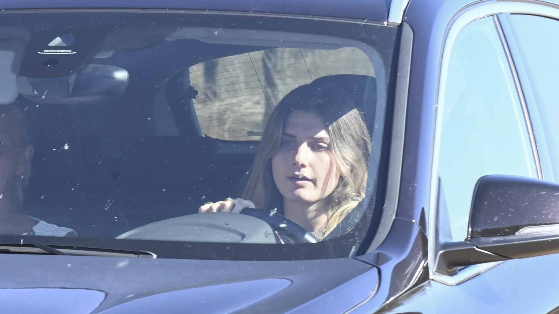 Amina Martínez de Irujo llegando a la preboda de su padre Cayetano y Bárbara Mirjan