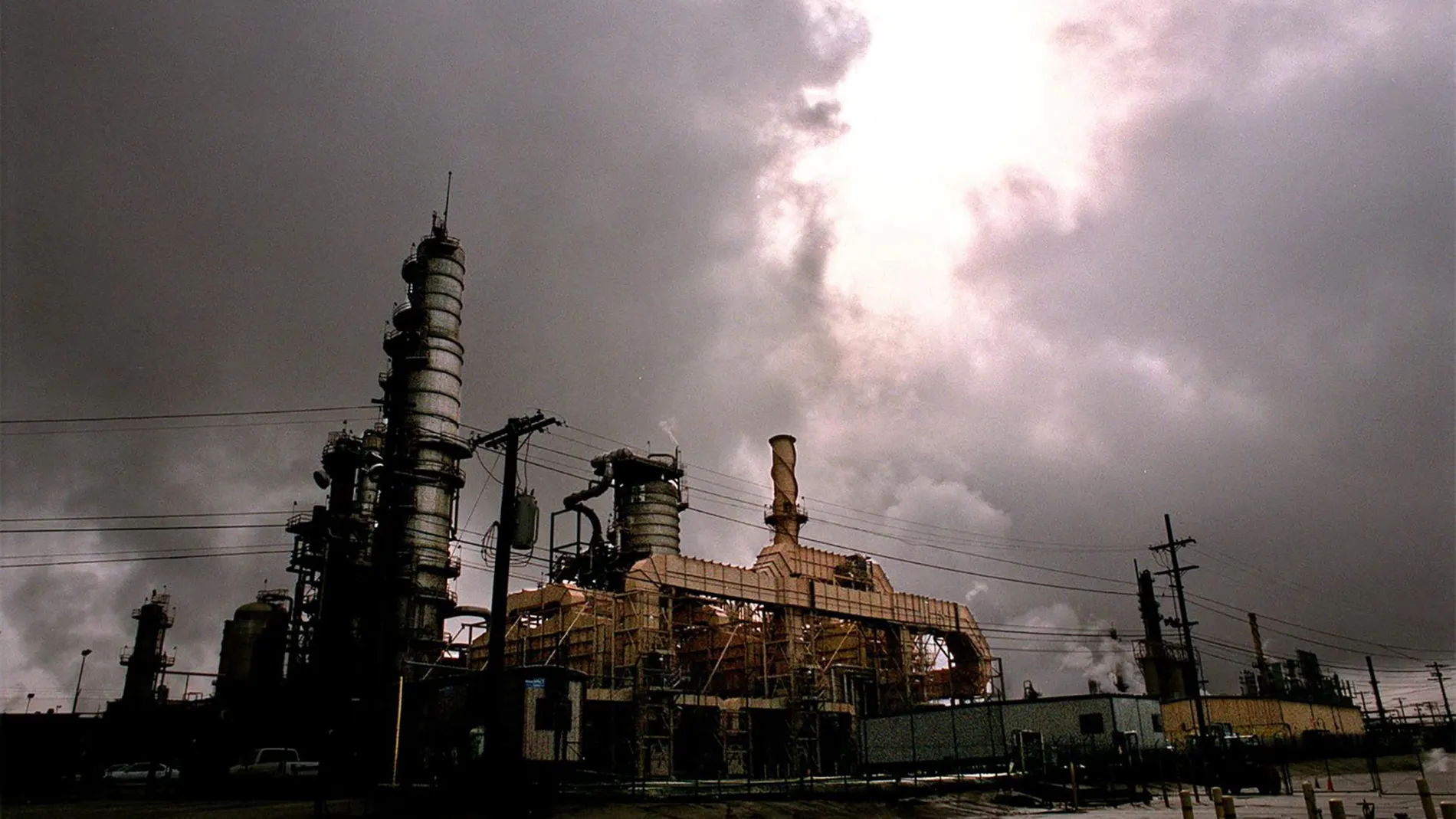 Economía/Energía.- Registrado un incendio de grandes proporciones en una refinería de Chevron cerca de Los Ángeles, EEUU