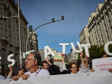 Huelga de médicos nacional en España: manifestación contra el Estatuto Marco promovido por el Ministerio de Sanidad. Huelga de médicos nacional en España: manifestación contra el Estatuto Marco promovido por el Ministerio de Sanidad.