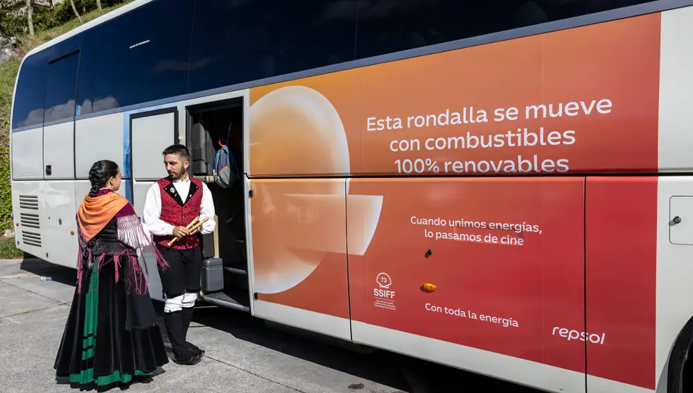 Actores y actrices pudieron disfrutar del enérgico ritmo de la Rondalla de Santa Eulalia de Mos