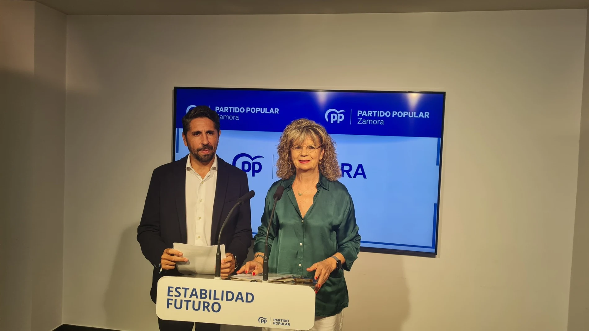 Los diputados nacionales del Partido Popular por Zamora, Elvira Velasco Morillo y Óscar Ramajo Prada