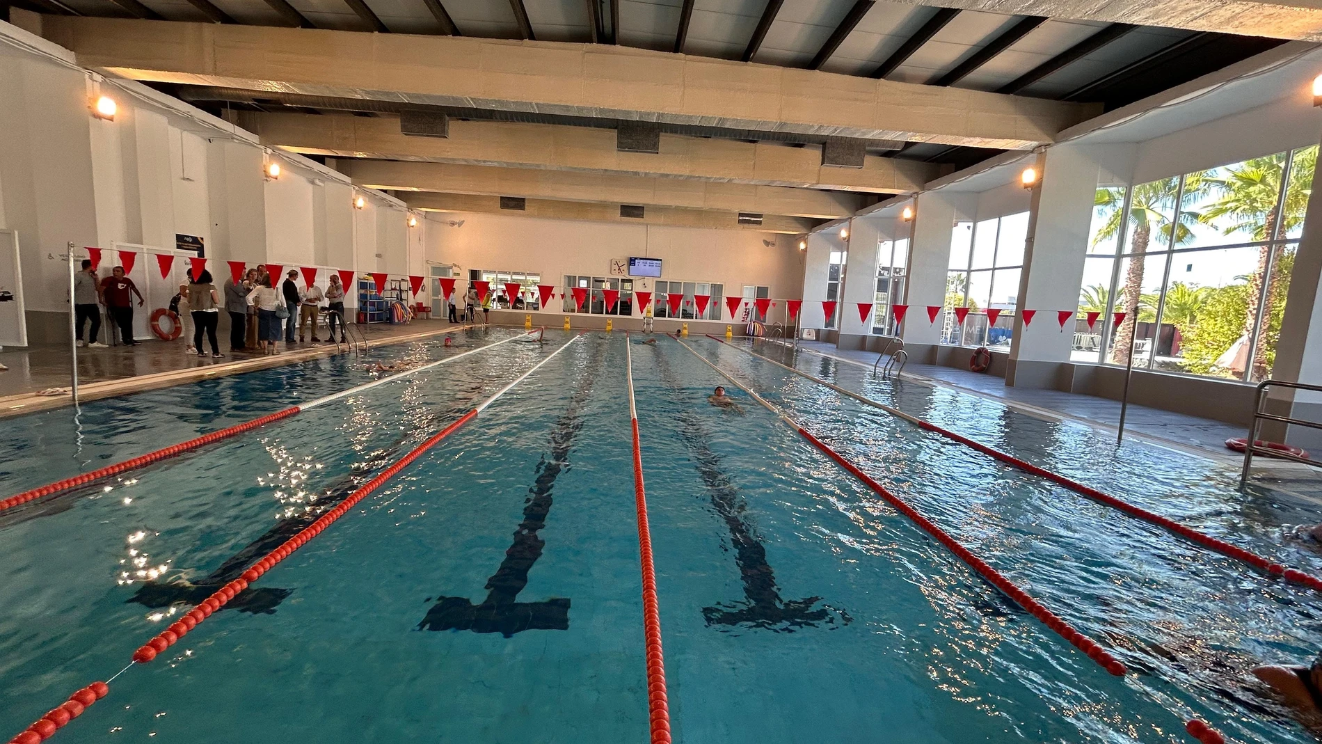 La piscina cubierta de Andújar tras su remodelación REMITIDA / HANDOUT por AYUNTAMIENTO DE ANDÚJAR Fotografía remitida a medios de comunicación exclusivamente para ilustrar la noticia a la que hace referencia la imagen, y citando la procedencia de la imagen en la firma 03/10/2025