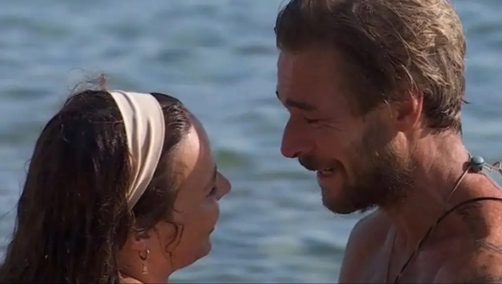 El romántico y lacrimógeno reencuentro de Marta Peñate y Tony Spina en 'Supervivientes All Stars' termina en boda