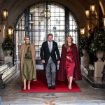 Los Reyes de Países Bajos y su hija en la proclamación del Gran Duque Guillermo de Luxemburgo