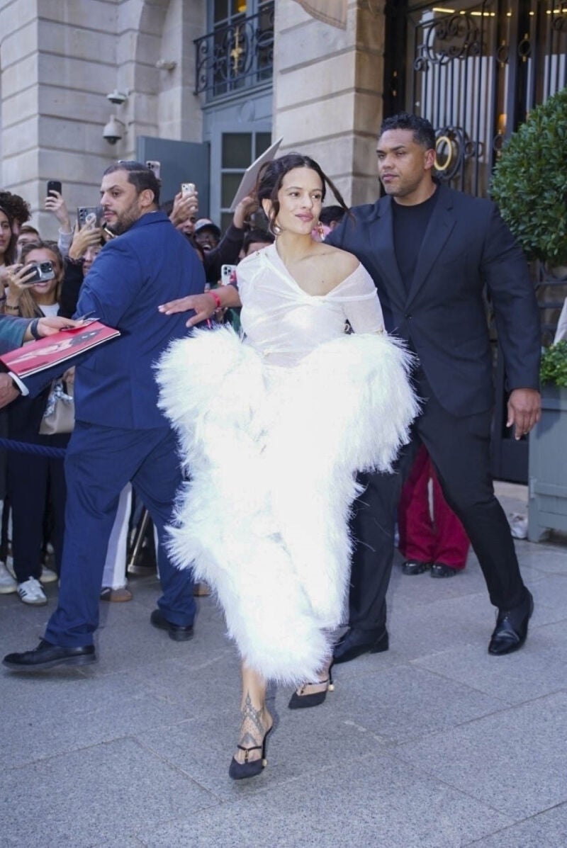 El look de Rosalía en París.