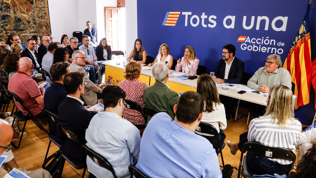 Yolanda Díaz anuncia en Valencia un nuevo plan de empleo para que los ayuntamientos puedan contratar perfiles técnicos para la reconstrucción