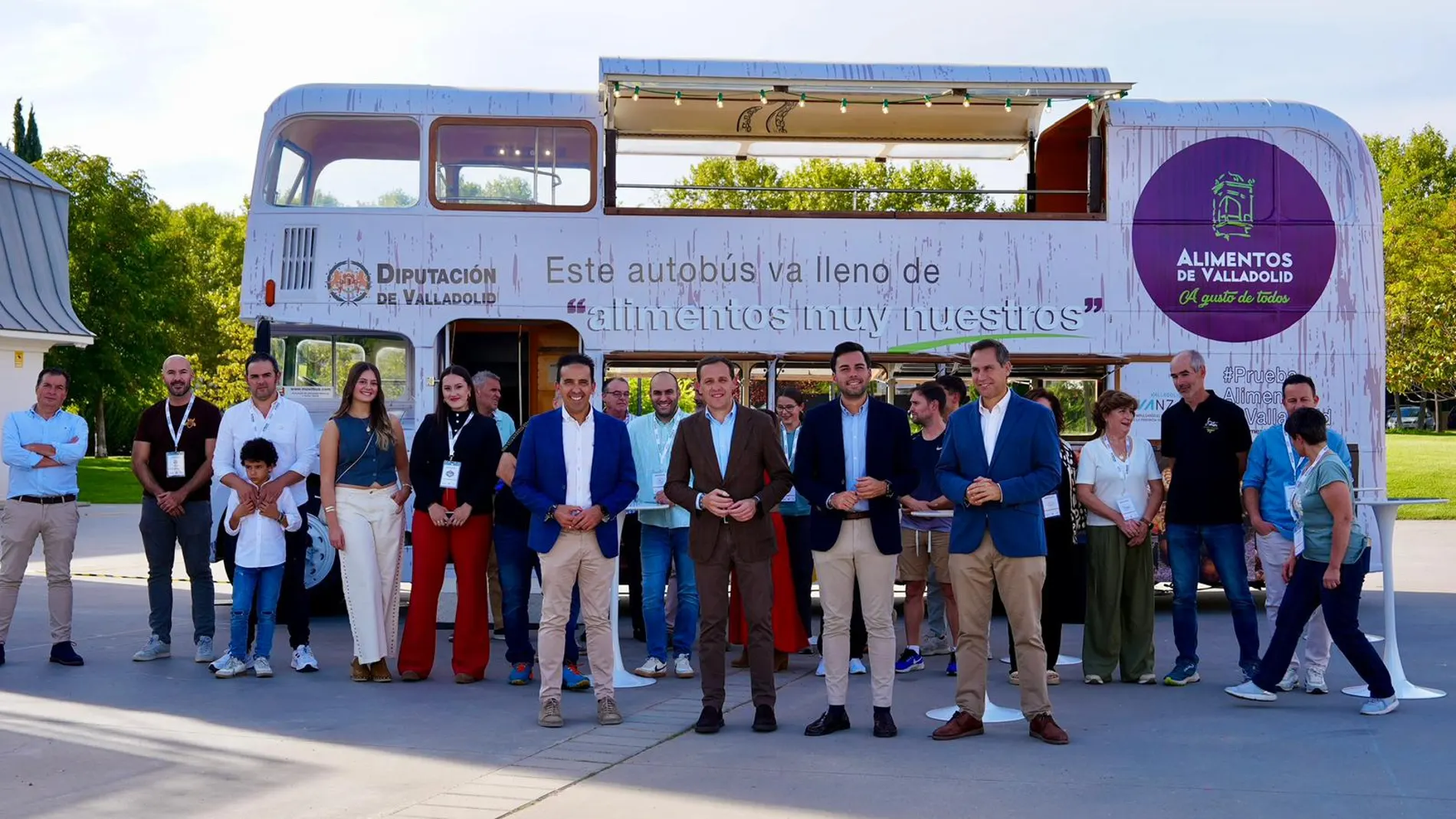 Arranca "Vallaqueso" con la novedad de un gastrobús. En la imagen Conrado Íscar en la inauguración