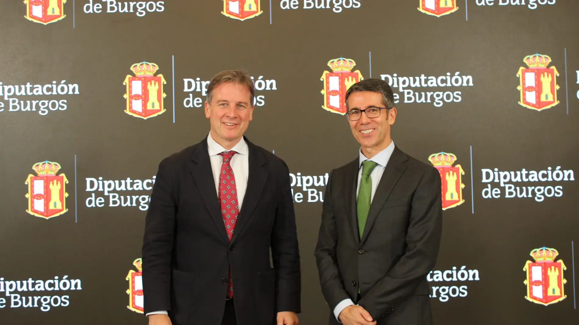 Borja Suárez y Celiano García en la firma del acuerdo