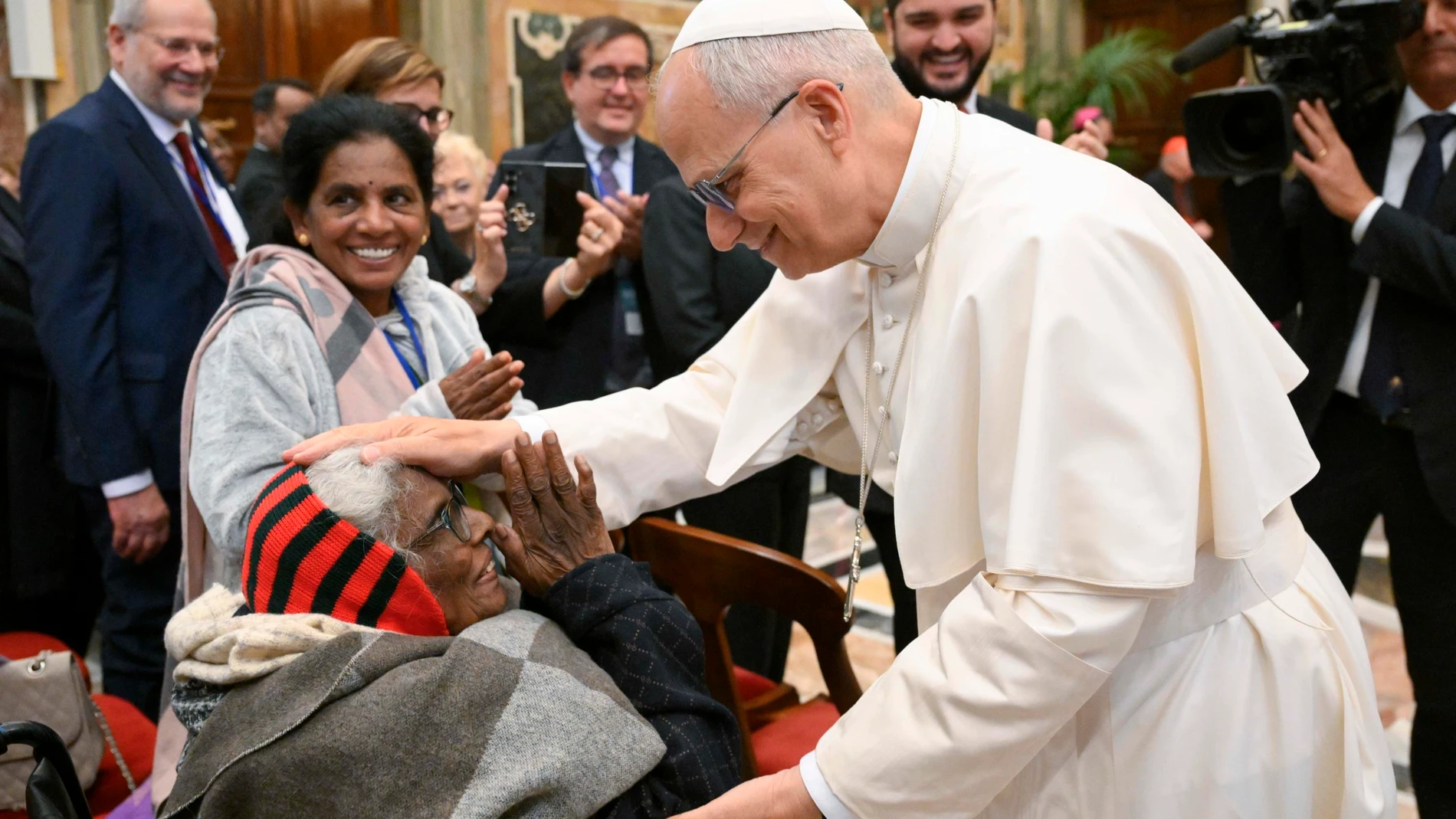 El Papa León XIV durante una audiencia este viernes en el Vaticano con los participantes de un congreso internacional sobre la Pastoral de las Personas Mayores