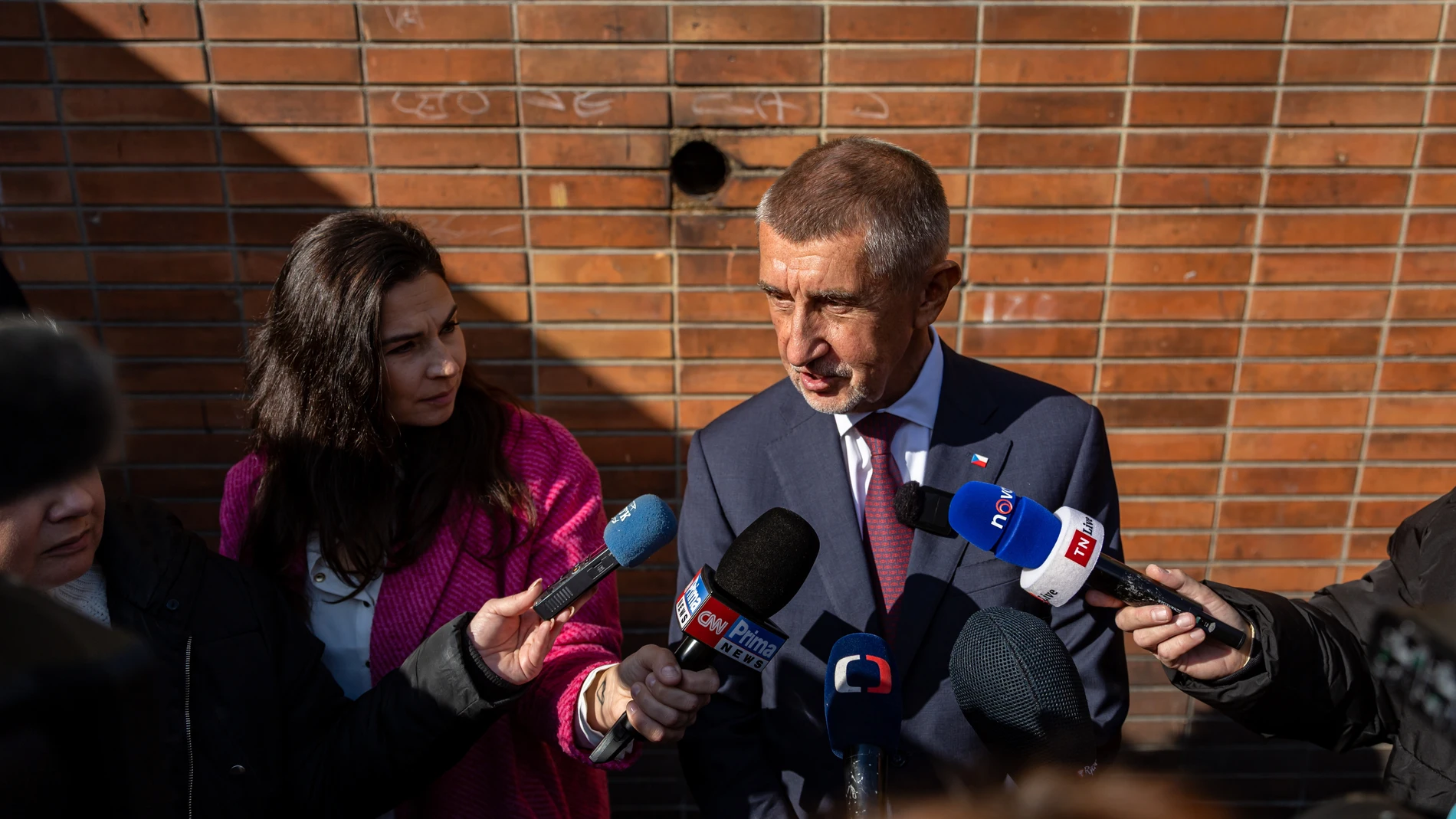 OSTRAVA (Czech Republic), 03/10/2025.- Former Czech Prime Minister Andrej Babis, leader of the ANO (YES) movement, talks to journalist after casting his ballot during the parliamentary elections in Ostrava, Czech Republic, 03 October 2025. The Czech Republic will head to the polls on 03 and 04 October 2025 to elect a new parliament. (Elecciones, República Checa) EFE/EPA/MARTIN DIVISEK