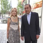 Carmen Lomana, una de las mejor vestidas del enlace en Sevilla.