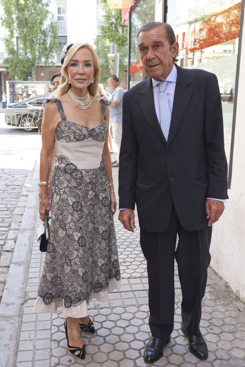 Carmen Lomana en la boda de Cayetano Martínez de Irujo y Bárbara Mirján.