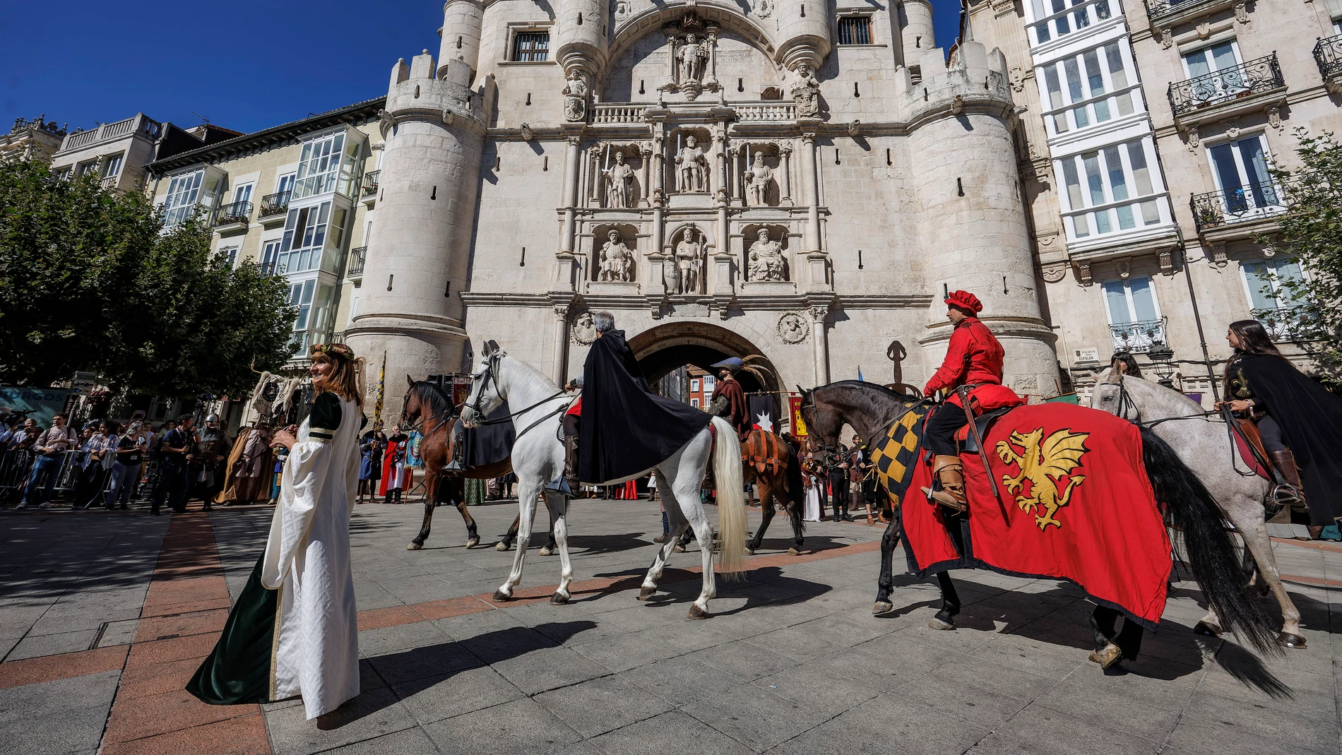 BURGOS, 04/10/2025.- Representación medieval este sábado en Burgos, dentro de los actos de la semana Cidiana que se celebra en la capital burgalesa. EFE/Santi Otero