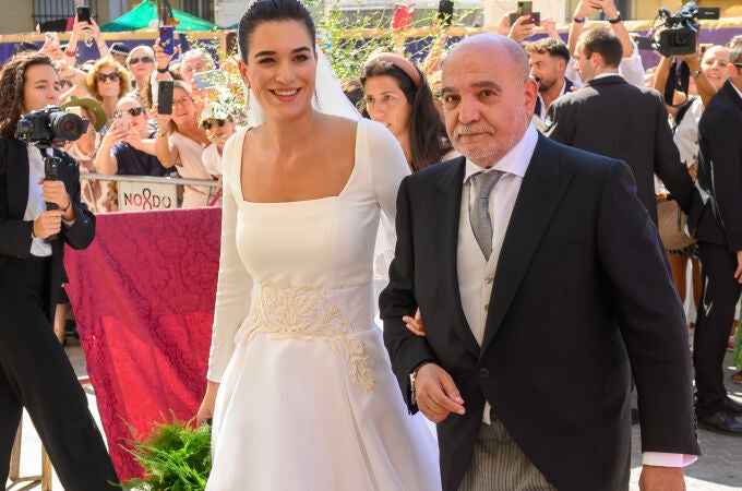 Cayetano Martínez de Irujo contrae matrimonio con Bárbara Mirján en Sevilla Cayetano Martínez de Irujo contrae matrimonio con Bárbara Mirján en Sevilla