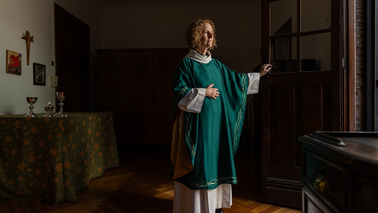 Sal McDougall: «Espero que vean en mí un sacerdote que es mujer, pero ante todo, un sacerdote»