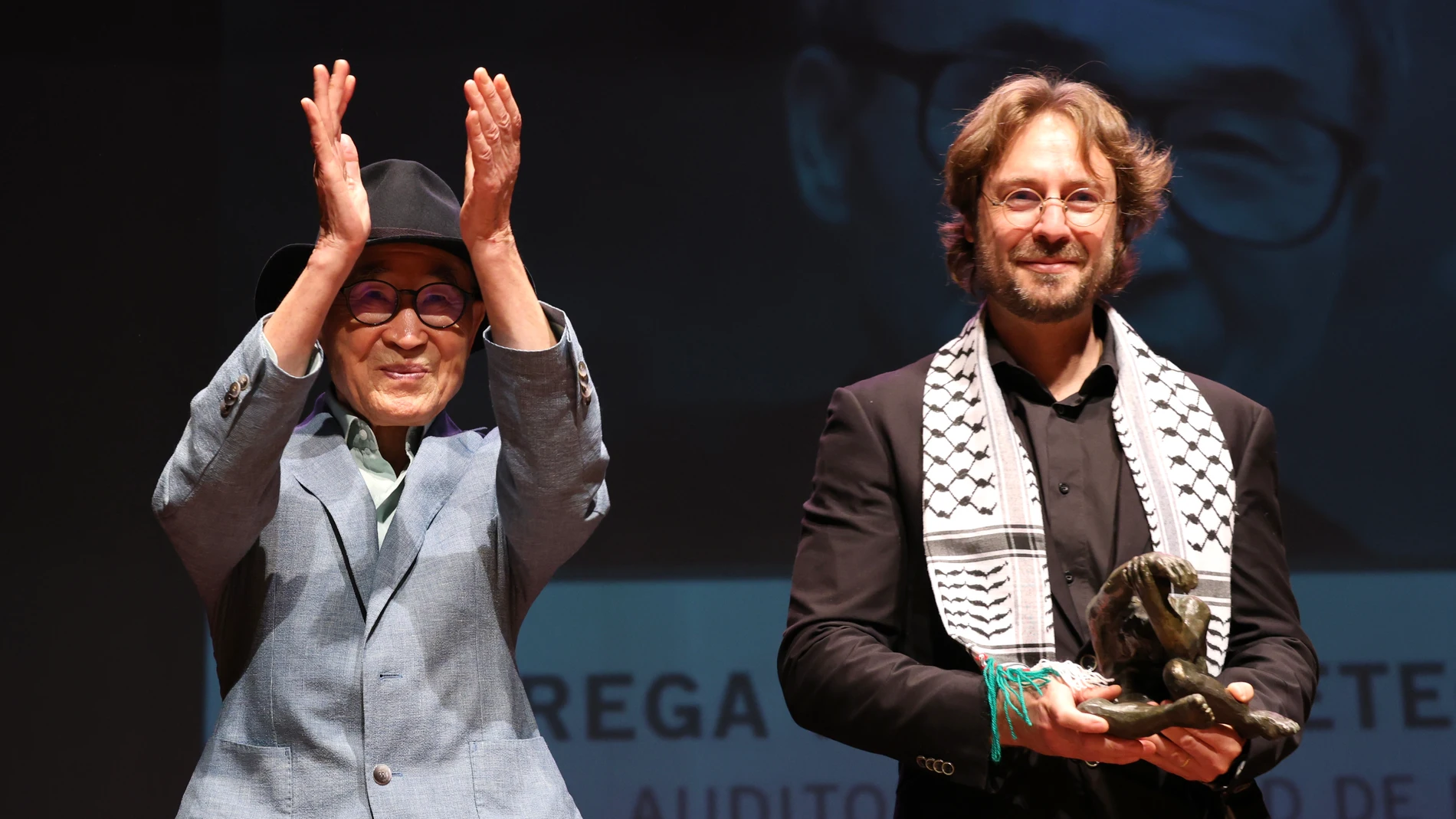 Acto de entrega del XXIII Premio Leteo al poeta surcoreano Ko Un