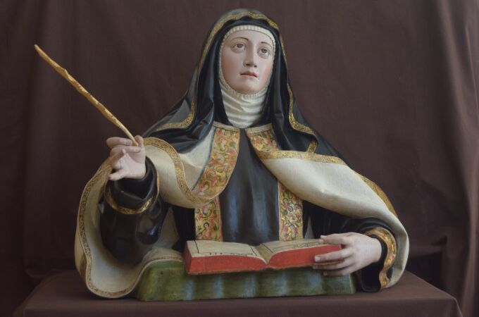 Escultura de Santa Teresa de Jesús de la Orden de Carmelitas Descalzas de Alba de Tormes