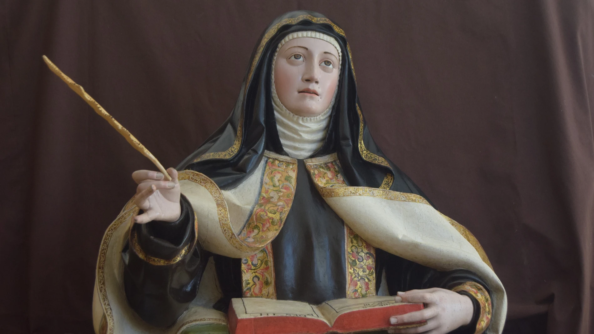 Escultura de Santa Teresa de Jesús de la Orden de Carmelitas Descalzas de Alba de Tormes