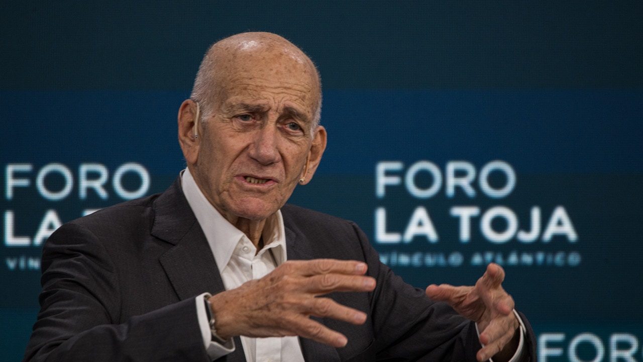 Un ex primer ministro de Israel critica con dureza a Netanyahu: "El jefe es Donald Trump"