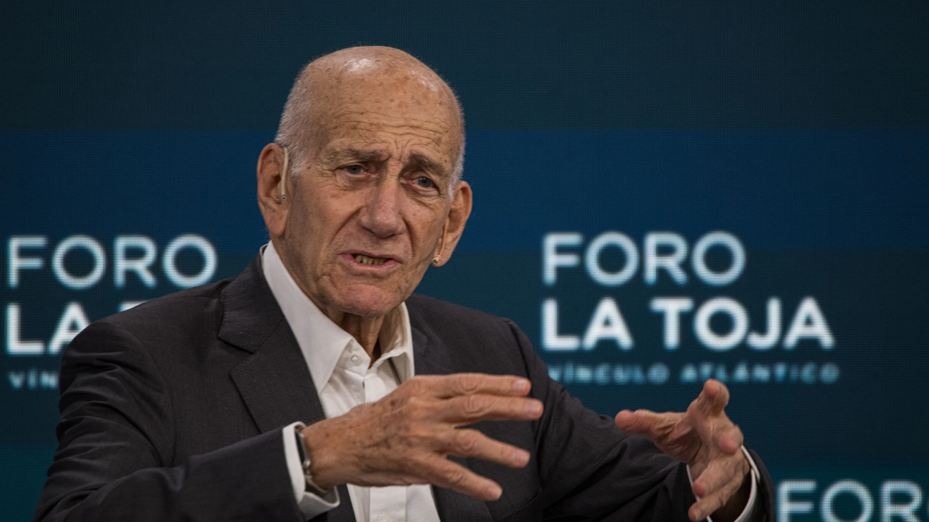 El Primer ministro Israel de 2006 a 2009, Ehud Olmert, participa en el 'Diálogo: Gaza: ¿es posible la paz?' durante la última jornada del ‘Foro de La Toja - Vínculo Atlántico’ 2025, en el Eurostars Gran Hotel La Toja, a 4 de octubre de 2025, en la Illa de la Toja, Pontevedra, Galicia (España). La séptima edición del 'Foro La Toja - Vínculo Atlántico' se celebra del 2 al 4 de octubre afianzándose un año más como una cita de referencia en el debate intelectual y académico, con la presentación d...