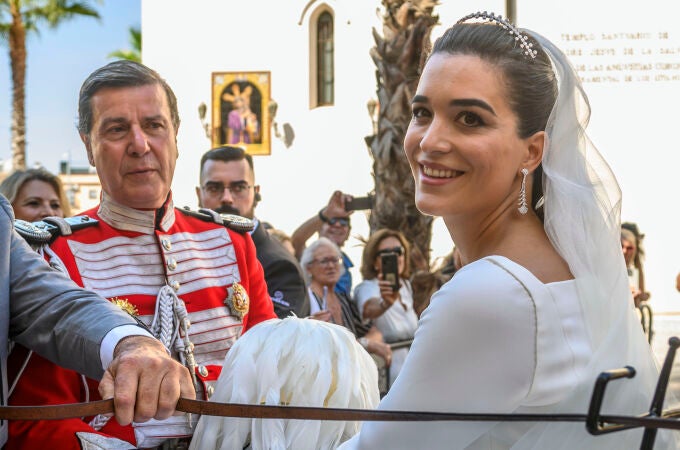 Cayetano Martínez de Irujo contrae matrimonio con Bárbara Mirján en Sevilla Cayetano Martínez de Irujo contrae matrimonio con Bárbara Mirján en Sevilla
