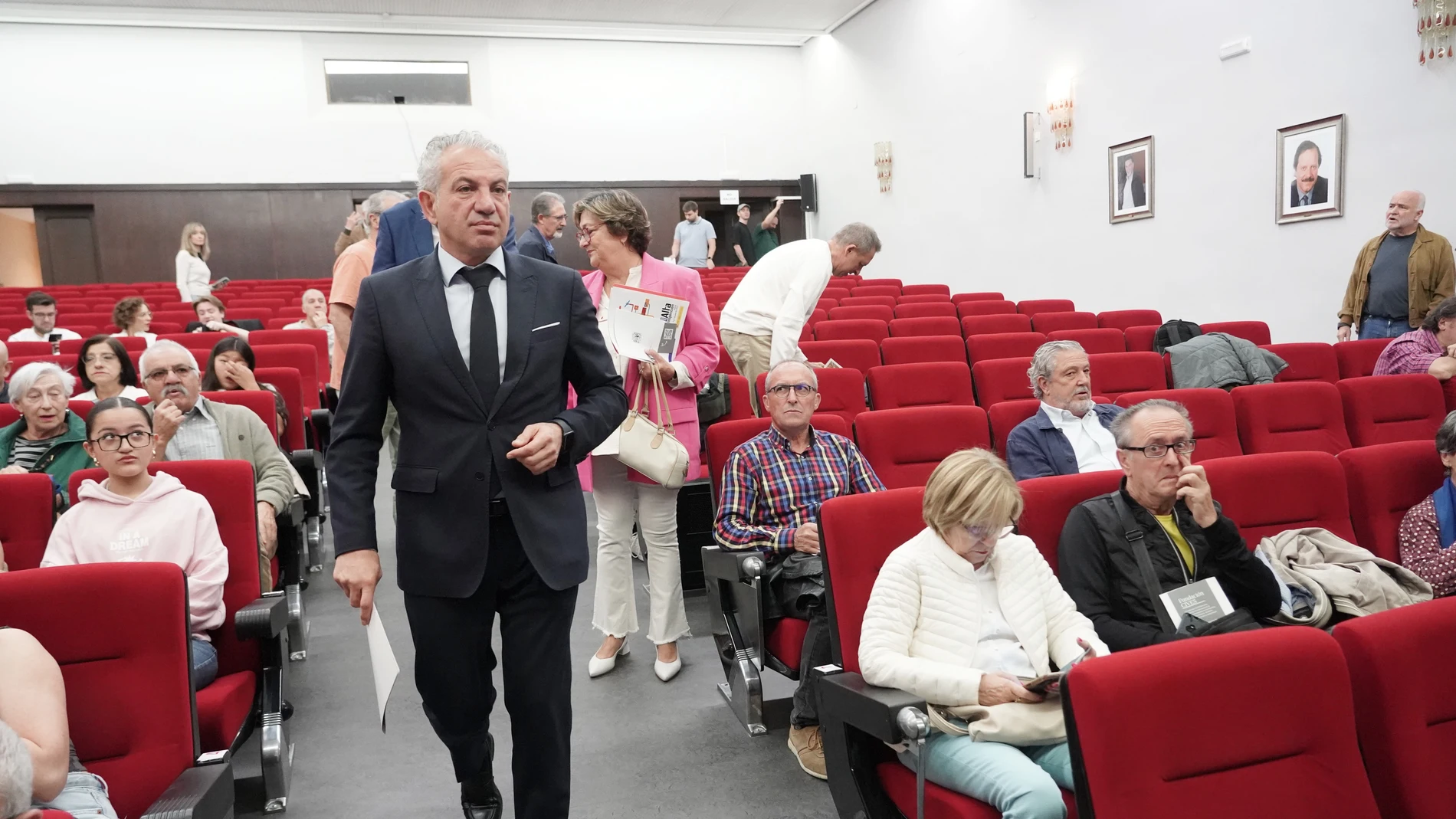 El delegado del Gobierno, Nicanor Sen, inaugura una jornada sobre educación para la convivencia y la memoria democrática