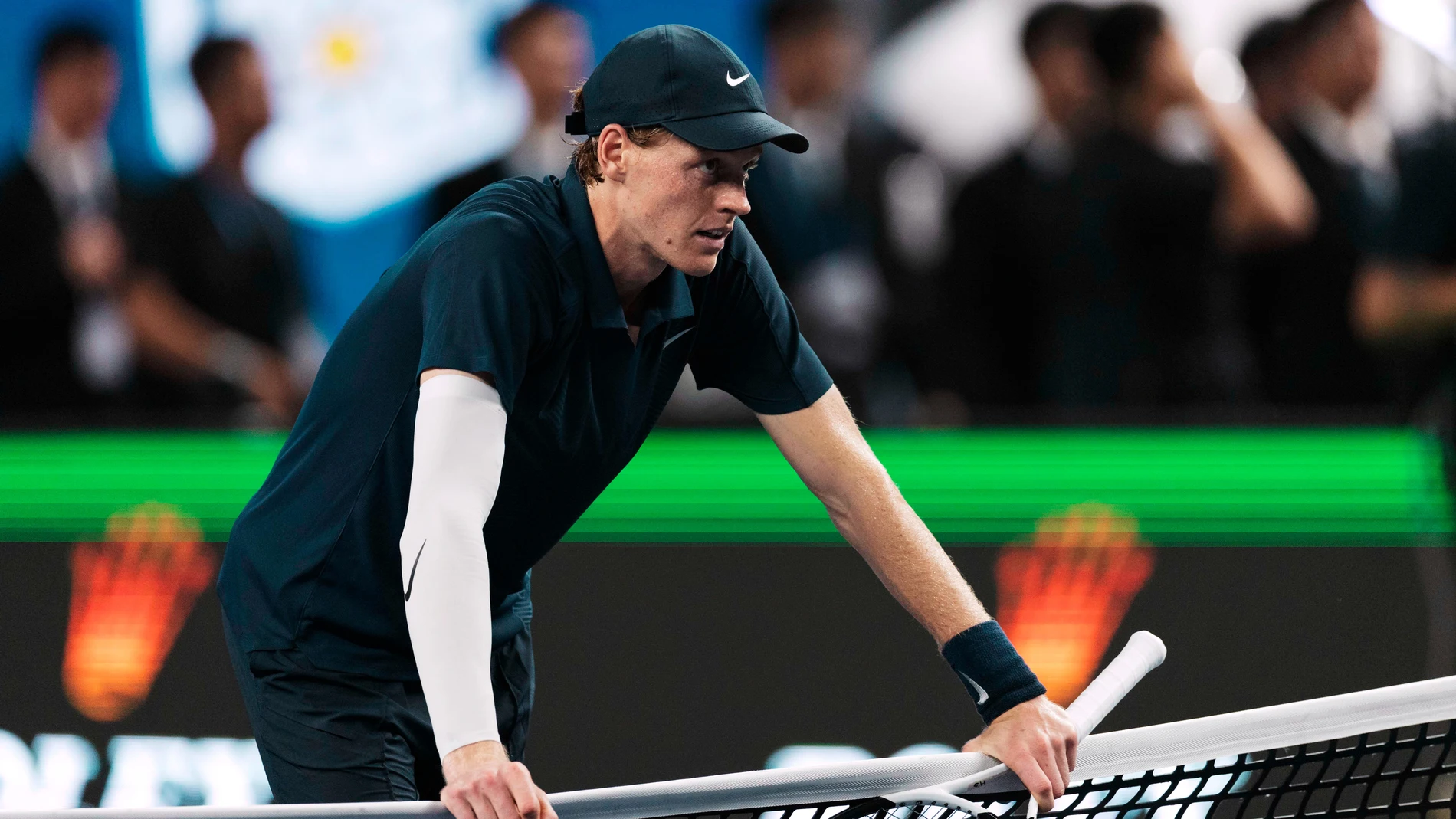 Shanghai (China), 04/10/2025.- Jannik Sinner of Italy reacts after winning in his men's Singles match against Daniel Altmaier of Germany at the Shanghai Masters tennis tournament in Shanghai, China, 04 October 2025. (Tenis, Alemania, Italia) EFE/EPA/ALEX PLAVEVSKI
