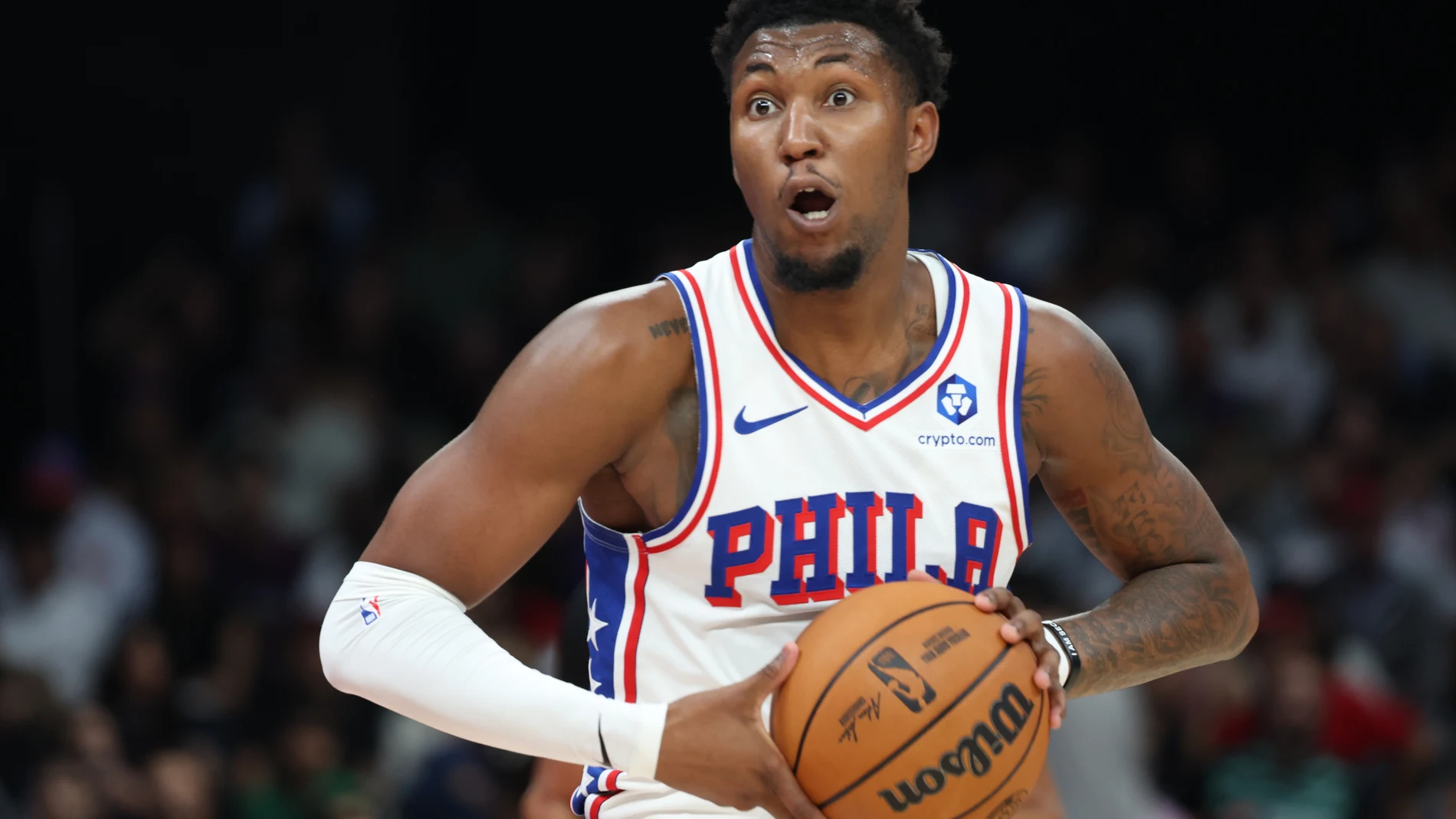 ABU DHABI (United Arab Emirates), 04/10/2025.- Justin Edwards of the Philadelphia 76ers in action during the NBA Abu Dhabi Games 2025 between Philadelphia 76ers and New York Knicks in Abu Dhabi, United Arab Emirates, 04 October 2025. (Baloncesto, Emiratos Árabes Unidos, Nueva York, Filadelfia) EFE/EPA/ALI HAIDER SHUTTERSTOCK OUT
