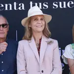 La Infanta Elena con traje rosa en Segovia.