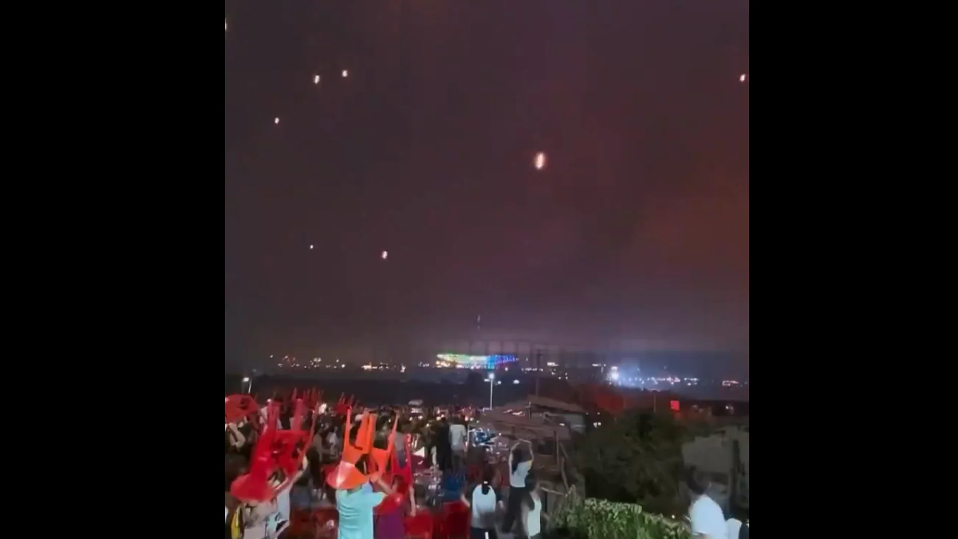 Pánico en un espectáculo de drones en China: se convirtió en una lluvia de fuego