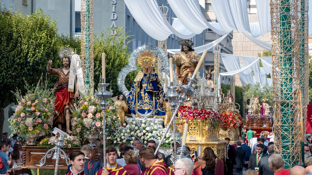 Miles de personas llenaron las calles de Jaén con el Rosario Magno de la Esperanza