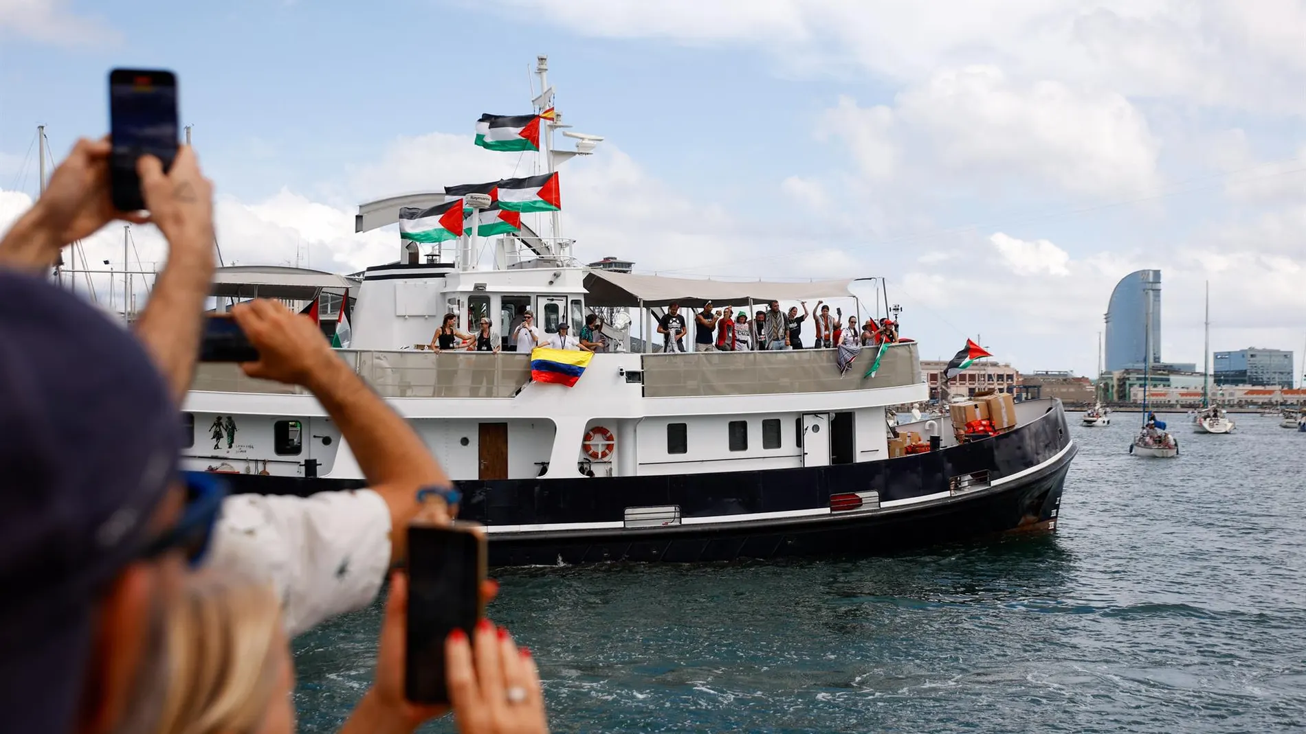 Exteriores recuerda los teléfonos habilitados para atender a los familiares de los integrantes de la flotilla