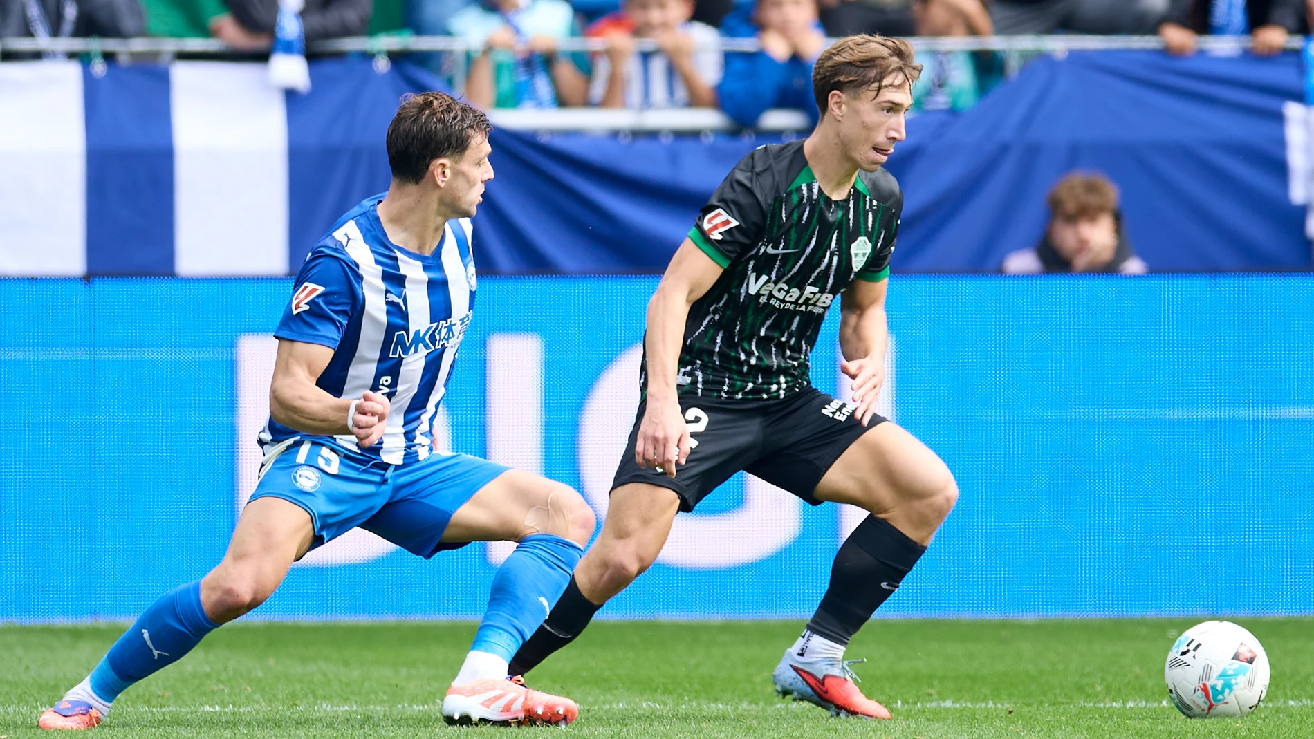 Lucas Boye of Deportivo Alaves competes for the ball with David Affengruber of Elche CF during the LaLiga EA Sports match between Deportivo Alaves and Elche CF at Mendizorrotza on October 5, 2025, in Vitoria, Spain. AFP7 05/10/2025 ONLY FOR USE IN SPAIN