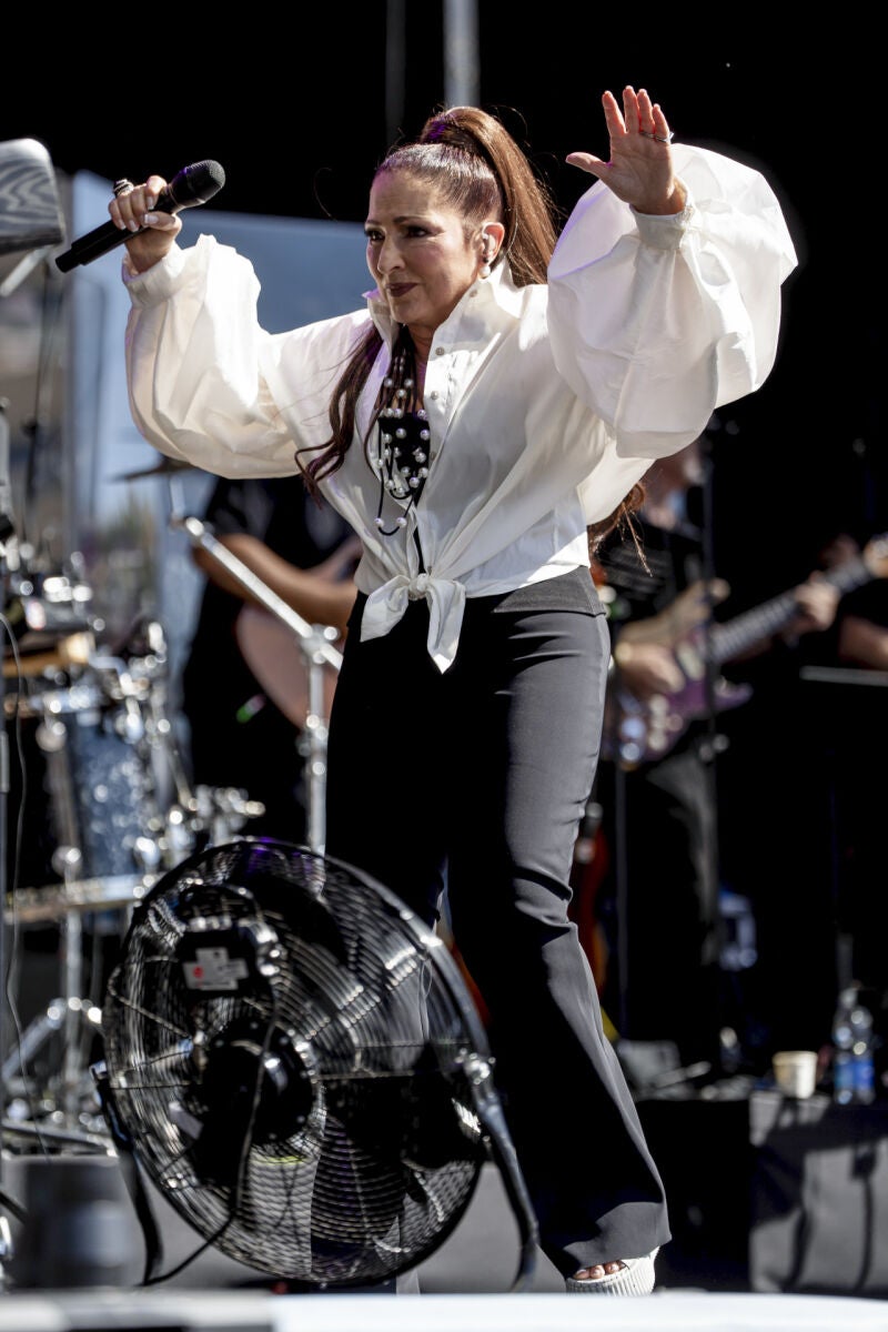 El look de Gloria Estefan en el concierto de la Hispanidad 2025.