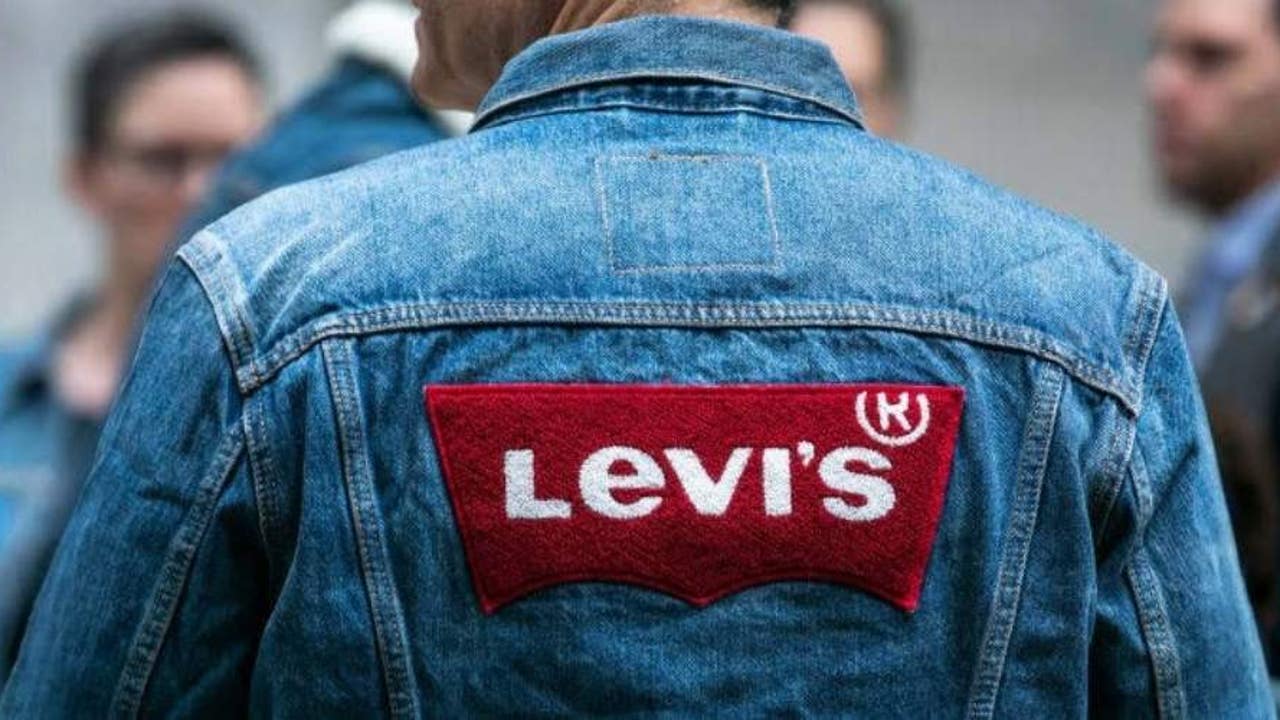 La chaqueta vaquera de Levi’s que no puede faltar en tu armario cápsula: clásica, versátil y ahora rebajada