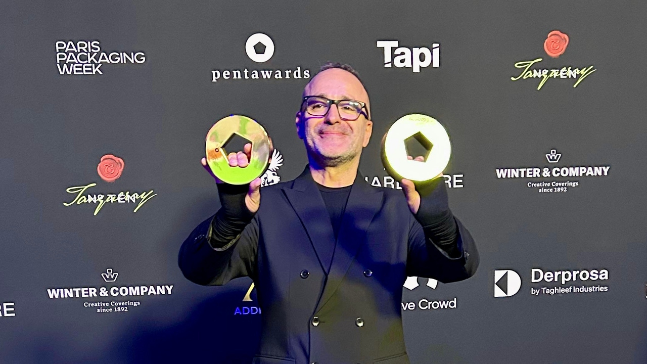 El berciano Pablo Guerrero consigue un oro en los ‘Óscars del Diseño’ por el vino inclusivo ‘Aspronautas’