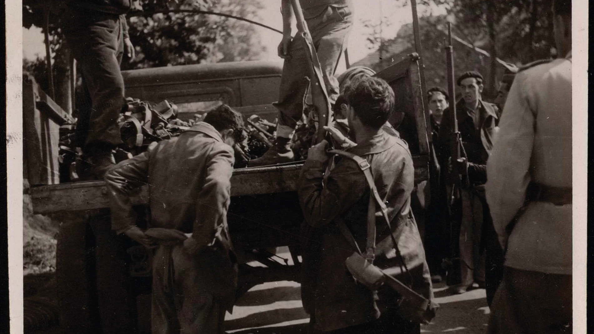 Pie de foto: Milicianos en los frentes de Madrid