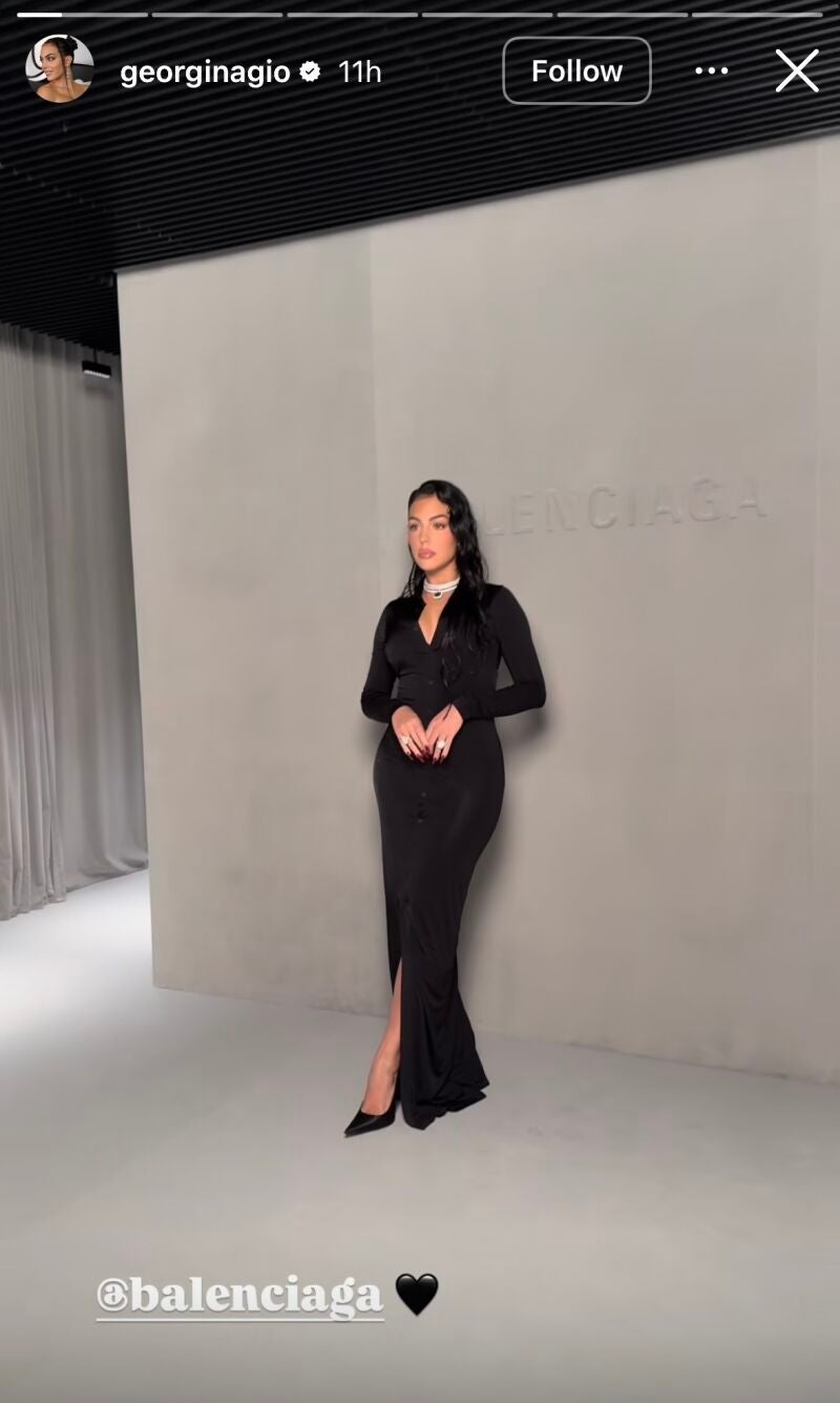 El look de Georgina Rodríguez en el desfilde de Balenciaga.