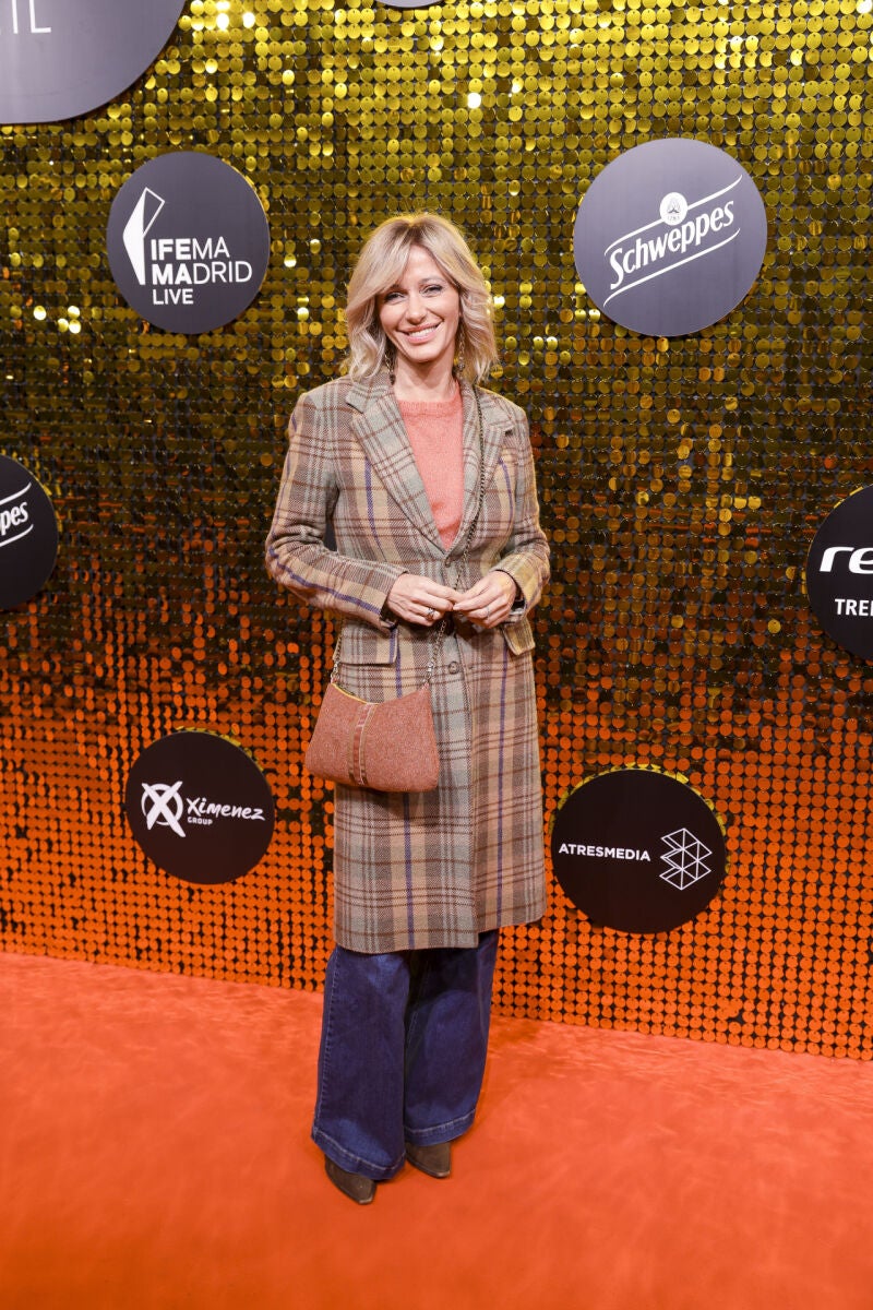Susanna Griso con abrigo de cuadros.